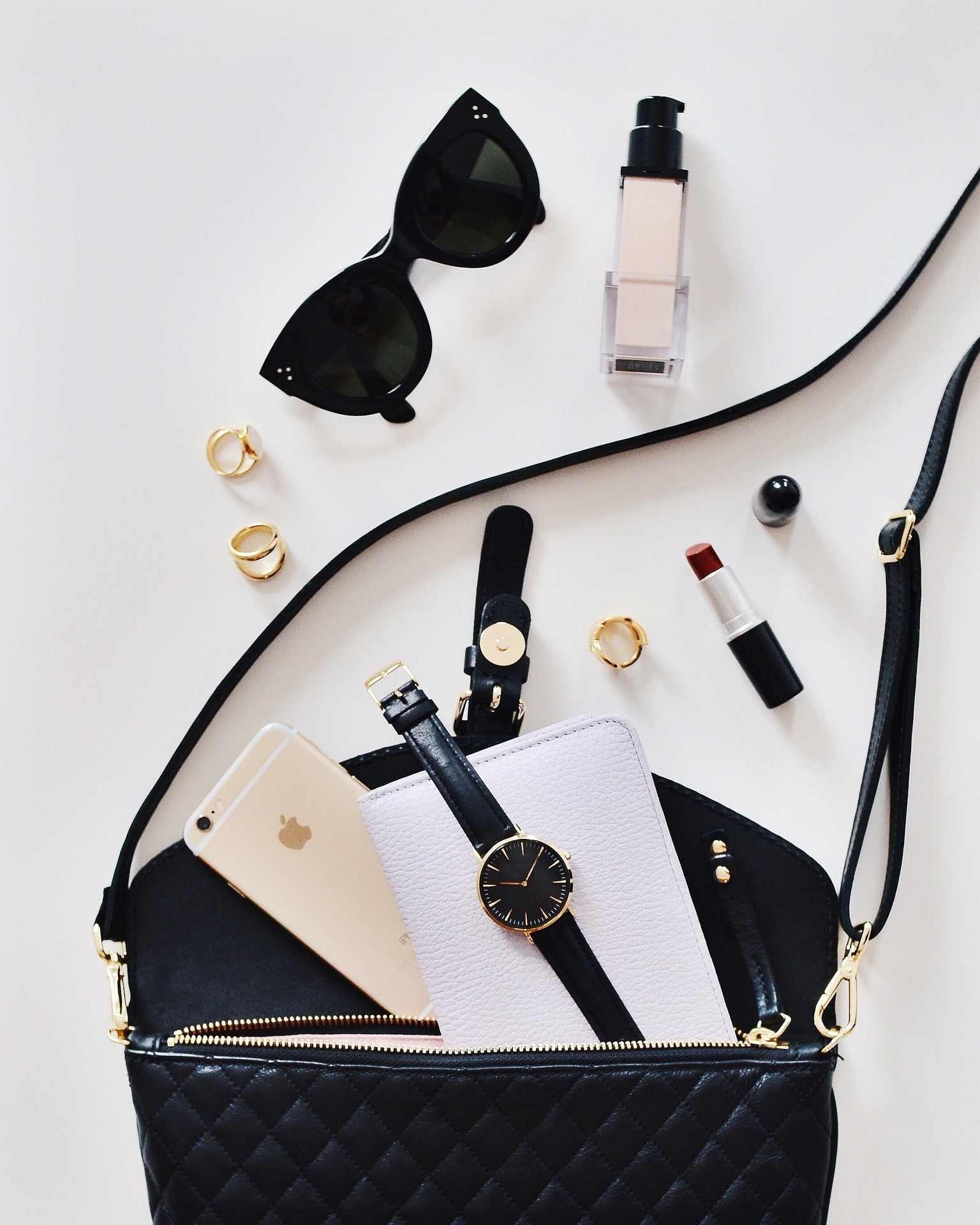 accessories-2571416_1920